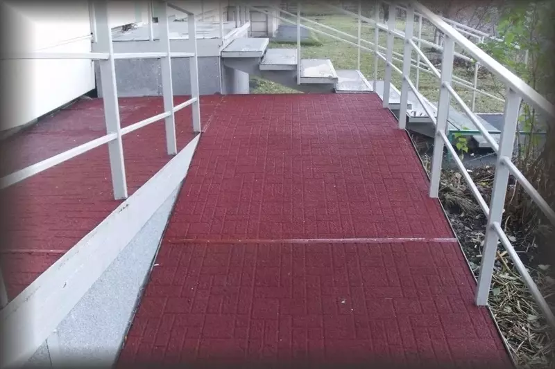 Полимерное антискользящее покрытие на пандус