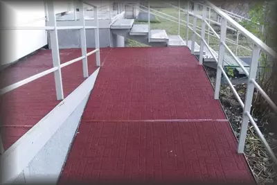 Полимерное антискользящее покрытие на пандус