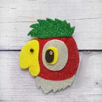 Original broshlar va qo‘l mehnati bilan yasalgan nishonlar. Trendli bezaklar. Popugay Kesha.