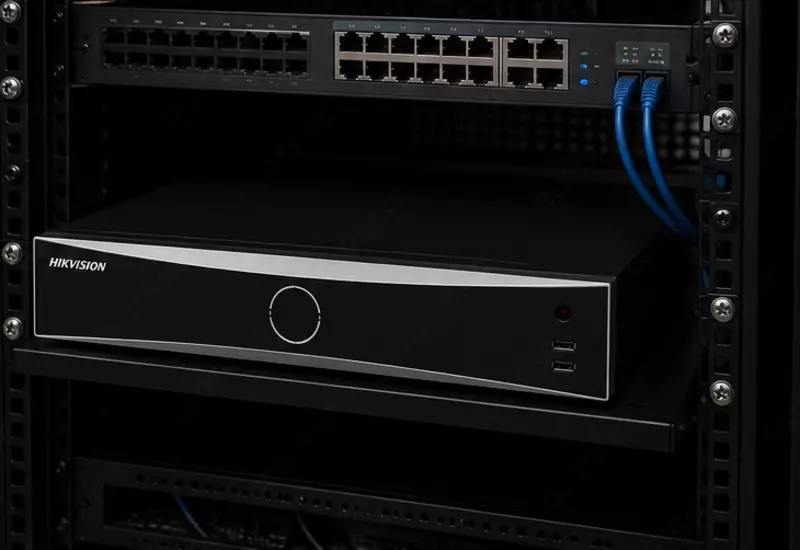  iDS-7732NXI-M4/X 32 kanalli IP videoregistrator (NVR) - 