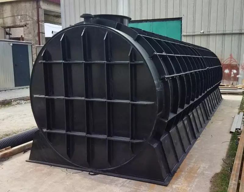 Gorizontal bak Irplast EVG-L 10000 l  tolqin amortizatori bilan (1246423-modda) Qora