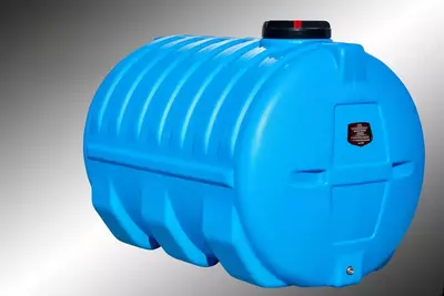   1500 л ko‘k rangli chiqishlari bilan sig‘im