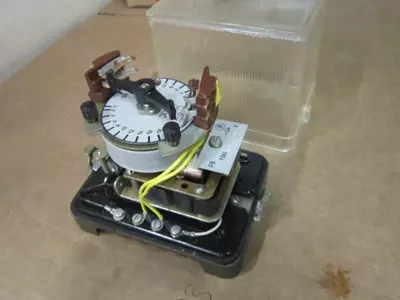   Vaqt rölesi RV-245 UHL4 220V 50Hz  mexanik taymer rölesi (1308918-modda)