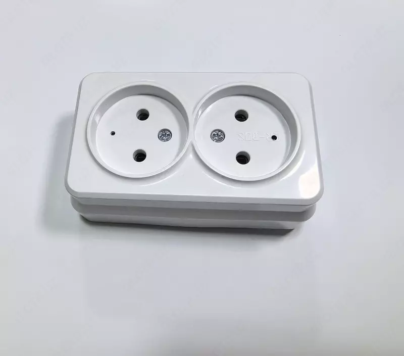 Камера-тройник с розеткой