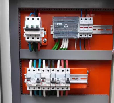 Avtomatik zaxira kiritish shkafi (AVR) Изготовление