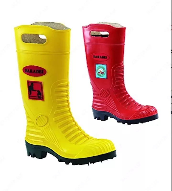 Резиновые сапоги пожарных