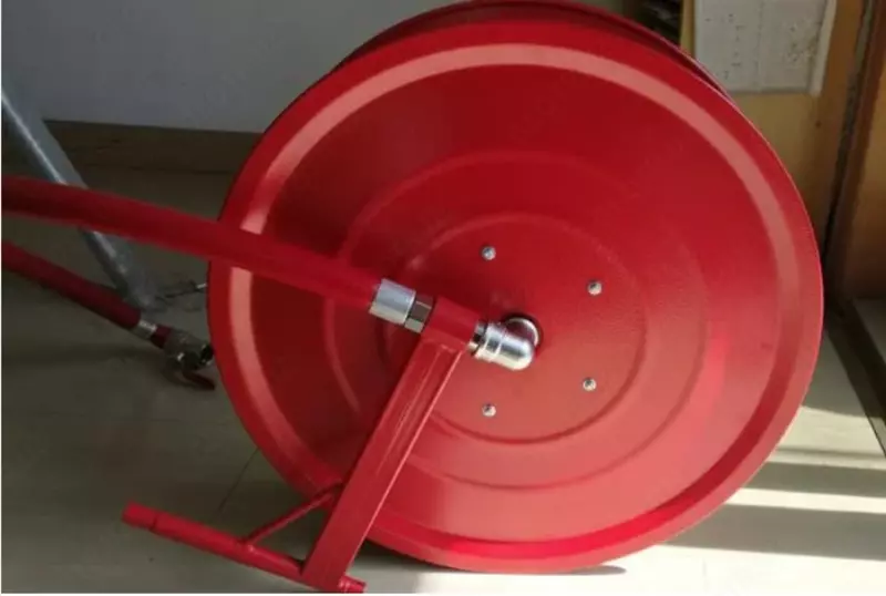   Пожарный шланг катушка
