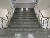 Услуги по изготовлению и монтажу лестниц в жилых и административных зданиях