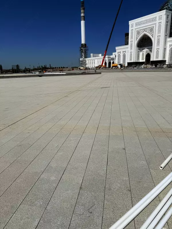  Услуги по укладке брусчатки для дворов  тротуаров и придомовых территорий OOO «BOULUXE»