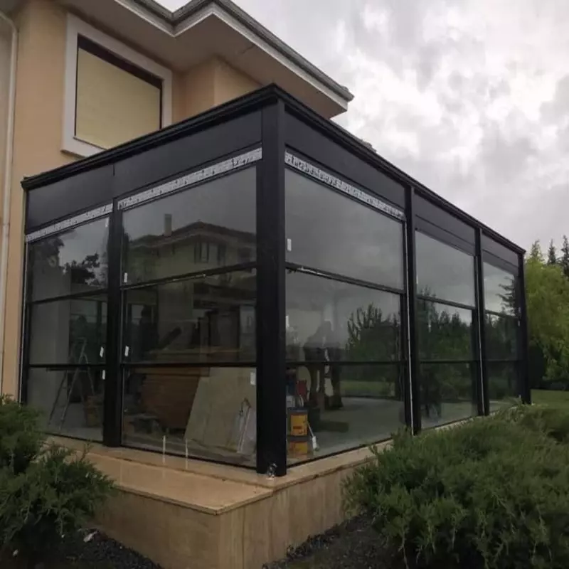 Avtomatik siljiydigan gilotina vitraji