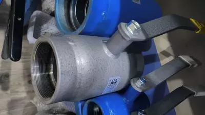   Стальные шаровые краны резьбовые