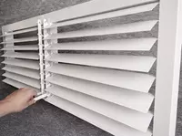  Fasad uchun kuchaytirilgan sozlanadigan panjara VRN-UR - 