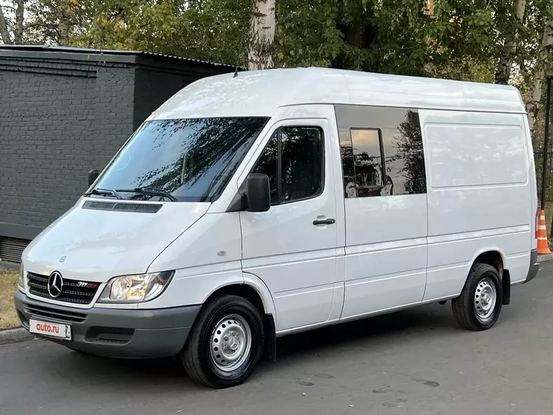  Oq rangli Mercedes-Benz Sprinter avtomobilidagi mehmonlar uchun shahar transporti xizmati (aeroport transferi) - 