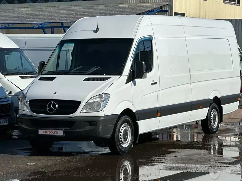 Shahar boylab oq rangli Mercedes-Benz Sprinter avtomobilida 10 soatgacha ijara asosida mehmonlarni tashish xizmati