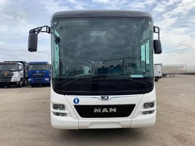 Услуга по перевозке гостей по городу на условиях проката до 10 часов на автобусе MAN  белый  48 мест