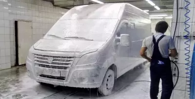 Minivenlar uchun kochma avtomobil yuvish va salonni tozalash xizmati