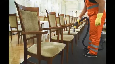   Stullar va taburetkalar uchun joyida tozalash xizmati