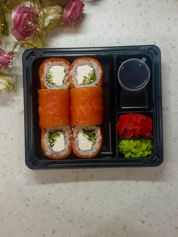Sushi  rulonlarni qadoqlash uchun tejamkor konteyner