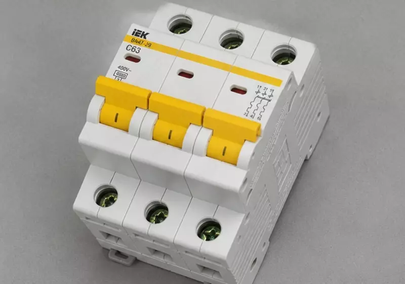  IEK VA47-29 avtomatik o‘chirgichi 3P 63A 4 5kA - 