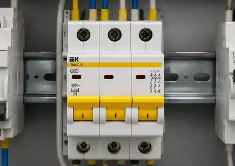   IEK VA47-29 avtomatik o‘chirgichi 3P 63A 4 5kA