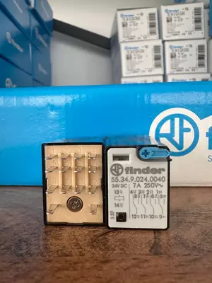 Промежуточное реле 4 перекидных контакта 7А (= 24В DC)