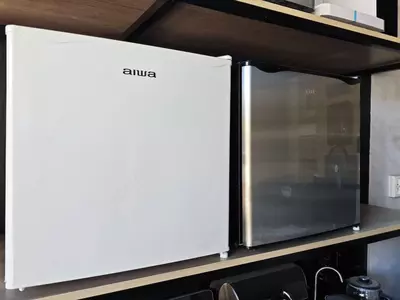  Vitrina uchun 50 litrli Aiwa muzlatgichi - 