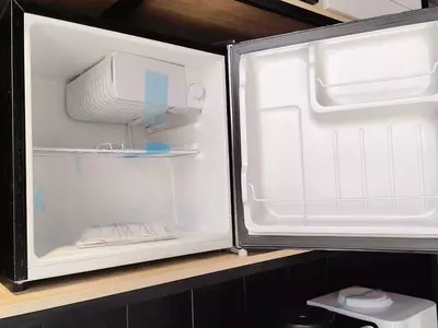   Vitrina uchun 50 litrli Aiwa muzlatgichi