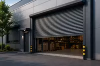 Omborxonalar  zavodlar va fabrikalar uchun avtomatik darvozalar (Rolstavni darvozalar va Setskion darvozalar  PVX tezkor darvozalar))