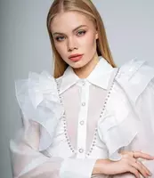 Белая блузка