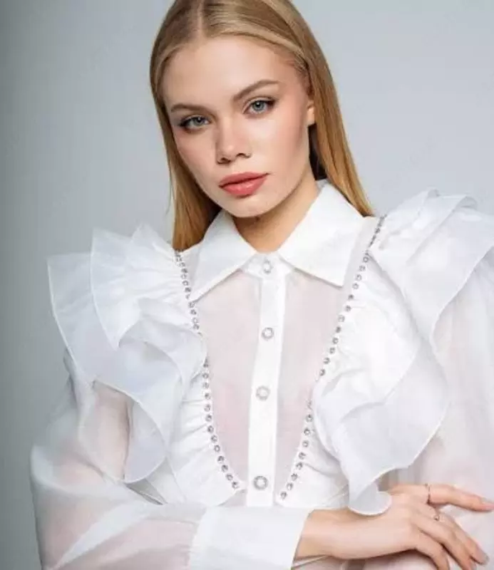 Белая блузка