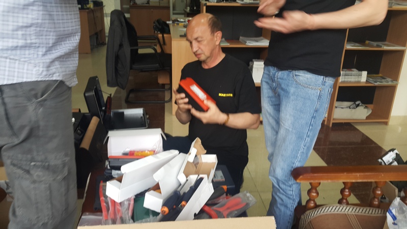 Сервисный центр доукомплектовали необходимыми инструментами.