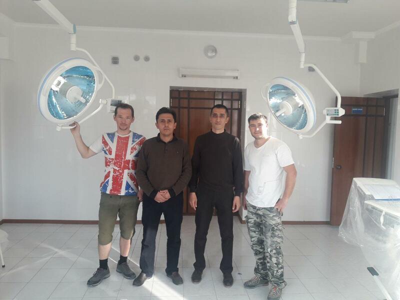 Установка бестеневой операционной лампы в Намангане, в клинике "Ra'no Grand Medical"