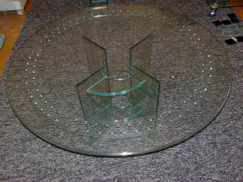 Изготовление журнальных столиков, обеденных столов, подставок под ТВ и прочие под заказ!