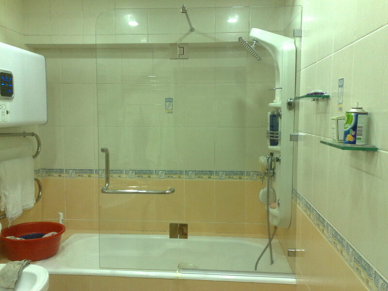 Изготовление встроенных душевых кабин, оформление ванной комнаты по заказу!