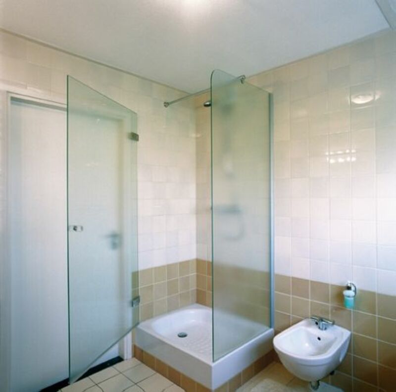 Изготовление встроенных душевых кабин, оформление ванной комнаты по заказу!	