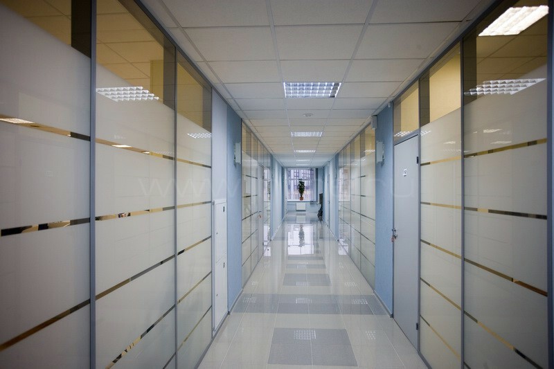 Интерьерное оформление офиса из стекла по заказу!