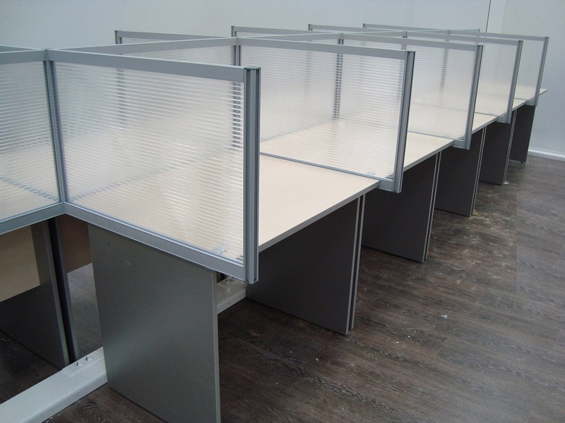 Настольные перегородки из стекла для офиса под заказ!