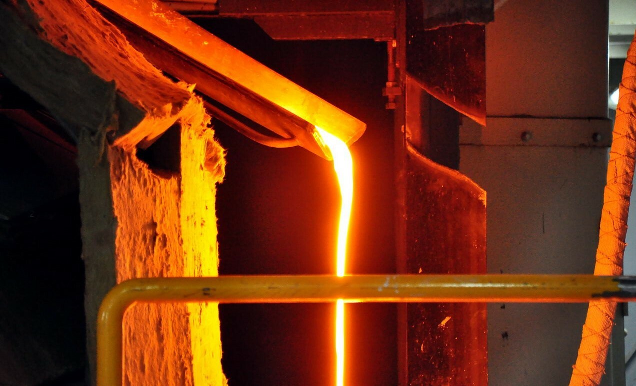 Печь для выплавки базальтового волокна. Базальтовый расплав. Базальт горная порода. Расплавленный базальт. Базальтовый расплав.