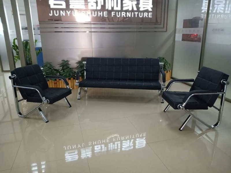 Комплект офисного дивана с 2мя креслами 