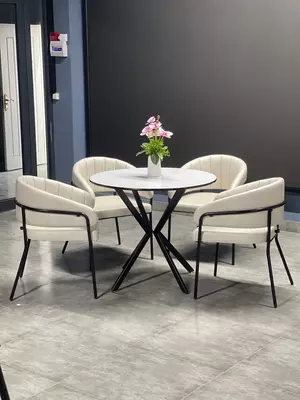 Стол и стулья