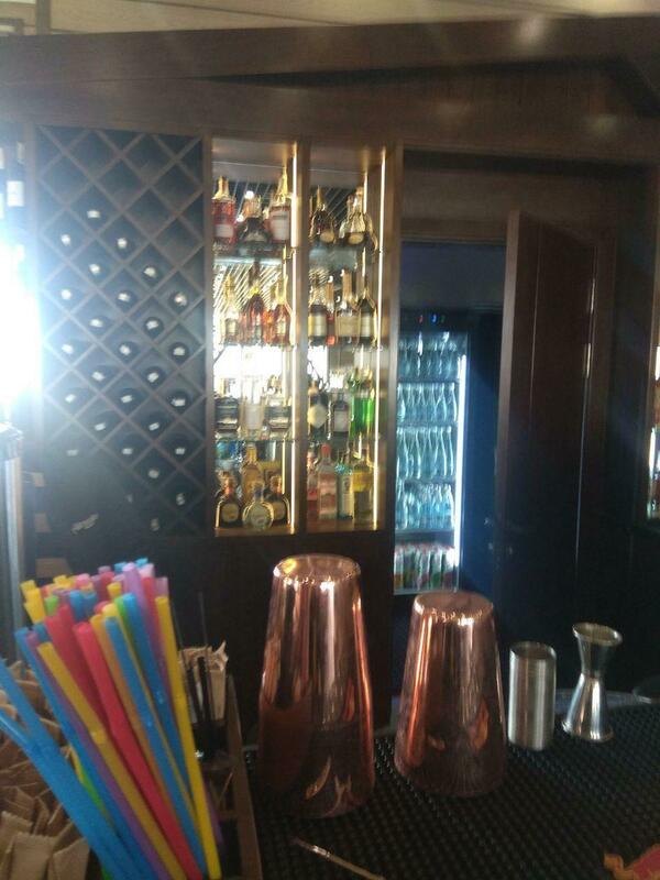 Подсветка барной стойки в здании МФЦ горнолыжном курорте Амирсай