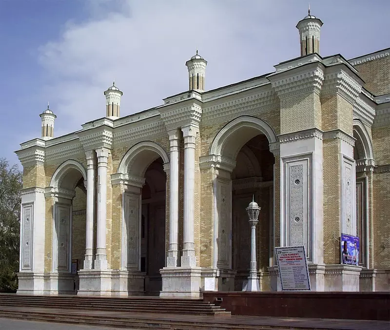 Театр им. Алишера Навои